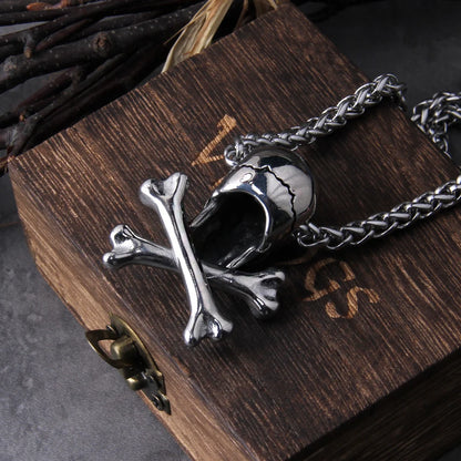 Men’s skull and crossbones pendant necklace